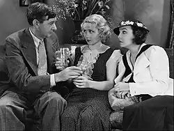 В фильме «Любовь, честь и о, детка!» (1933). Слева направо: Слим Саммервилл, Эдриэнн Дор и Сейзу Питтс.