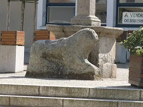 Скульптура льва