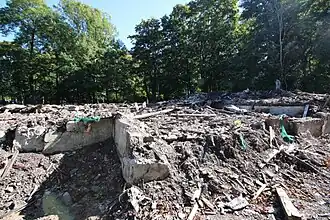 Остатки цоколя после сноса здания в сентябре 2013 года