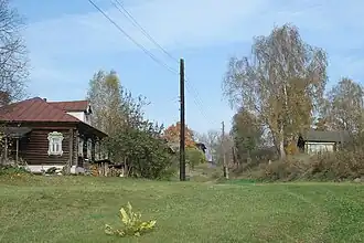 Единственная улица Соболево поднимается по склону балки