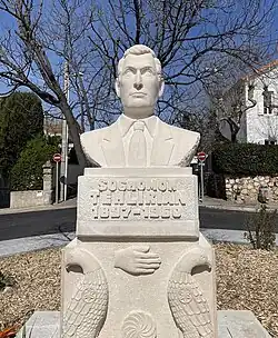 Памятник в Марселе