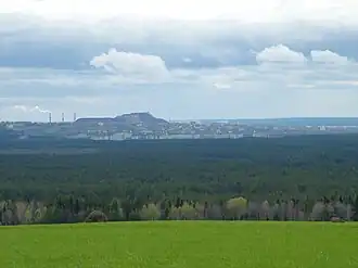 Вид с северной возвышенности на город Соликамск.