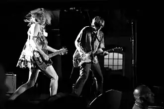 Ким Гордон и Тёрстон Мур из Sonic Youth на концерте в Стокгольме, Швеция, 2005