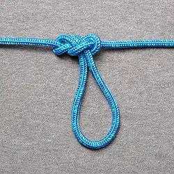 Крепёжная петля[англ.], Span loop.Простая петля легко развязываемый, прочнейший и нескользящий из всей серии. узел предназначен для завязывания блок снасти.