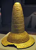 Золотая шляпа из Шифферштадта[нем.] XIV века до н. э., найдена в 1835 году, (Исторический музей Пфальца)