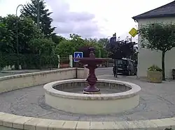 Фонтан на площади Амбруаза Круаза