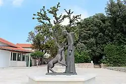 Статуя Франциска Ассизского и волка