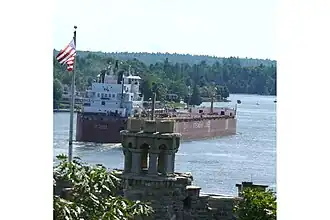 Строительство — 1954—1959 Запущен — 25 апреля 1959 Максимальная длина корабля — 225,6 м Максимальная ширина корабля — 23,8 м Максимальная осадка корабля:12,5 м — ниже Квебека      10,7 м — от Квебека до Дешайона 11,3 м — от Дешайона до Монреаля 8,2 м — выше МонреаляШлюзы — 14 Статус — Действующий