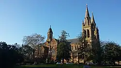 Вид на собор от Кресуэльских садов