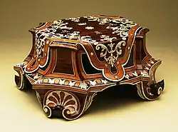 Подставка. Ок. 1740. Музей искусств округа Лос-Анджелес, США