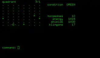 Версия Star Trek, запущенная в эмуляторе терминала Linux. В квадранте с четырьмя звездами символом "-E-" показан Enterprise.