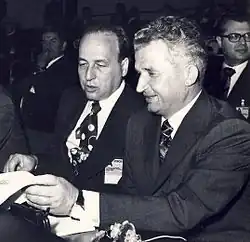 Штефан Андрей (слева) и Николае Чаушеску, 1975 год
