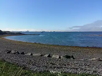 Вид на фьорд с побережья о. Видей