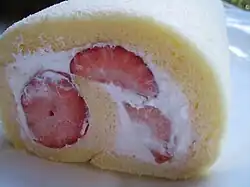 Японский рулет с начинкой из свежих ягод. Токио