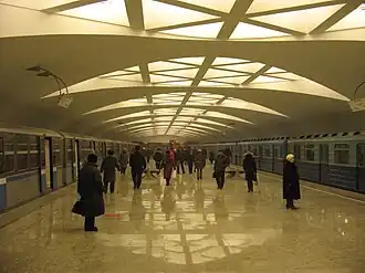 Общий вид зала с пассажирами