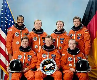 Сзади: Бернард Харрис, Ханс Шлегель, Джерри Росс, Ульрих Вальтер
Спереди: Теренс Хенрикс, Стивен Нейджел, Чарлз Прекорт