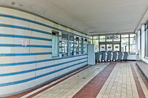 Внутри вестибюля