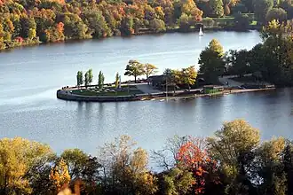 Вид на Макс-Айт-Зе осенью 2010 года