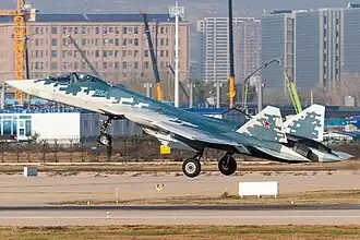 Су-57 во время взлёта на авиасалоне Чжухай в Китае