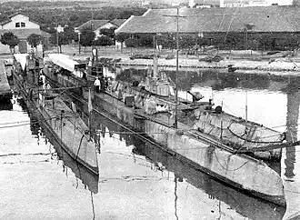 «Утка», «Тюлень» и АГ-22 (справа, за пирсом) в Бизерте, 1922 год