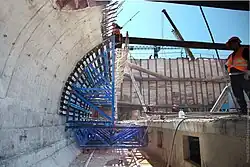 Нижний сегмент асимметричного свода в опалубке