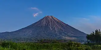 Вулкан Семеру в 2021 году