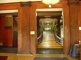 Интерьеры главного здания