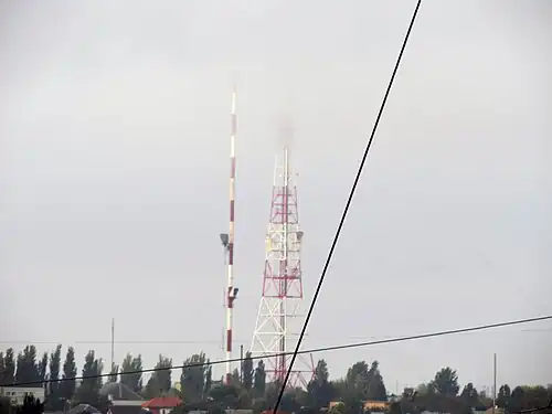 телебашня в условиях низкой облачности