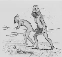 Воины островов Гилберта с трезубцами и мечами из акульих зубов