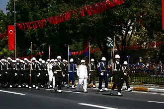 Солдаты вооруженных сил Турции во время парада в честь Дня Победы 30 августа 2007 года