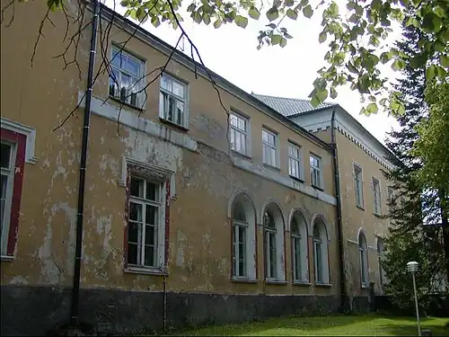 Задний фасад главного зданияв 2004 году