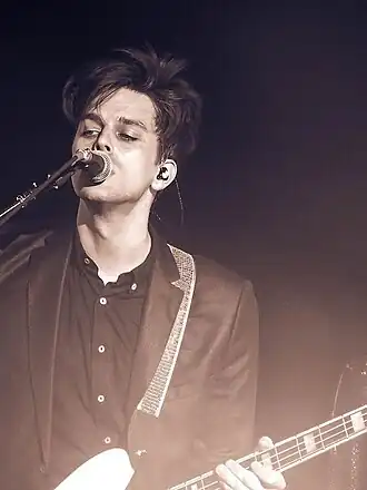 Даллон Уикс на концерте Panic! At The Disco