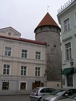 Вид с улицы на башню Хеллеман