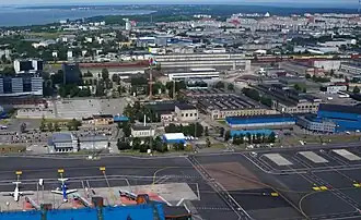 Вид на микрорайон и аэропорт с воздуха