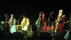 Tamikrest на концерте с группой Dirtmusic, Аццано-Сан-Паоло, Италия 19 июля 2010.