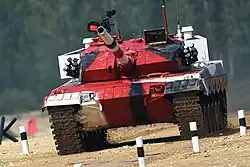 Танк Type 96B китайской команды в ходе Танкового биатлона.