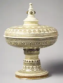 Чаша с крышкой