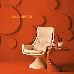 Обложка сингла Тедди Свимс «Lose Control» (2023)