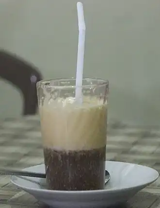 Тэ-талуа, поданный с соломинкой