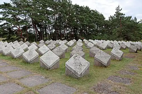 Памятные плиты советским солдатам, 2020 год (демонтированы в 2024 году)