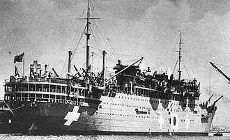 «Тейя-мару» с маркировкой госпитального судна (белые кресты на бортах, крест с подсветкой на корме). 1943 год.