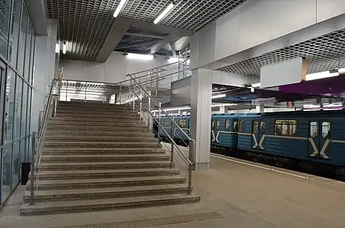 Лестничный переход между платформами