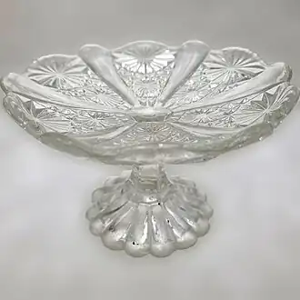 Ваза на ножке №56, прессованное стекло, гута Телеханы