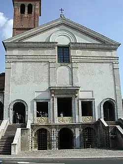 Главный фасад