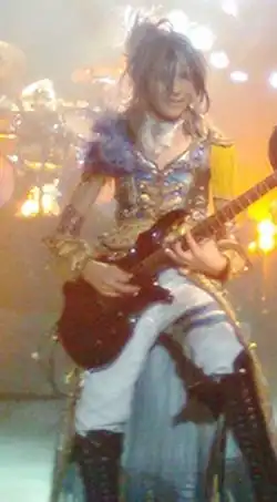 Тэру во время выступления группы в Чили, 6 июня 2010 года