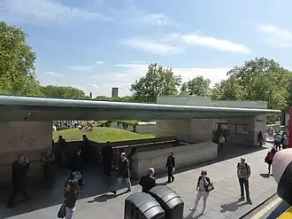 Вход на станцию Грин-парк