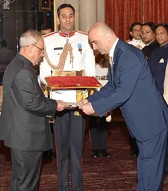 Президент Индии Пранаб Мукерджи принимает верительные грамоты у назначенного послом Армена Мартиросяна