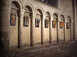 Мучения Эдит Кэвелл (7 из 14, худ. Брайен Уэлан[англ.]) выставляются в октябре