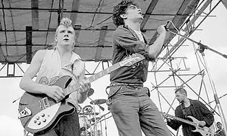 Марк Стюарт и Гарет Сэйгер  на выступлении The Pop Group