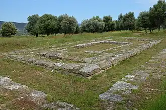 Руины храма Ипполита IV века до н. э. в Тризине